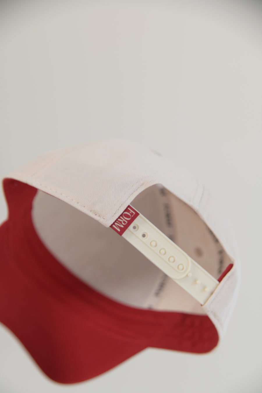 New York FORM Hat Red/Cream