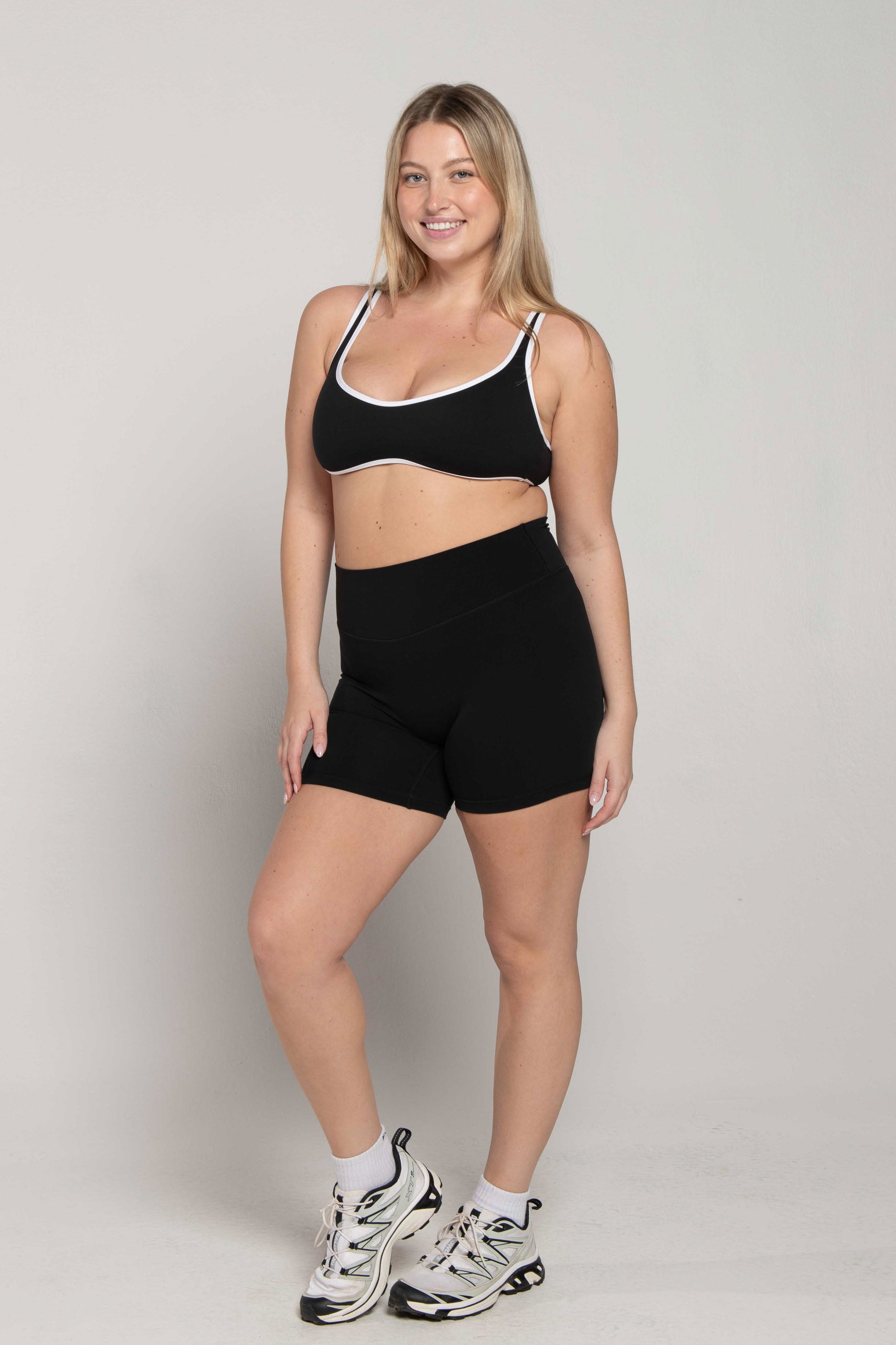 Curved Hem Bra Black/White