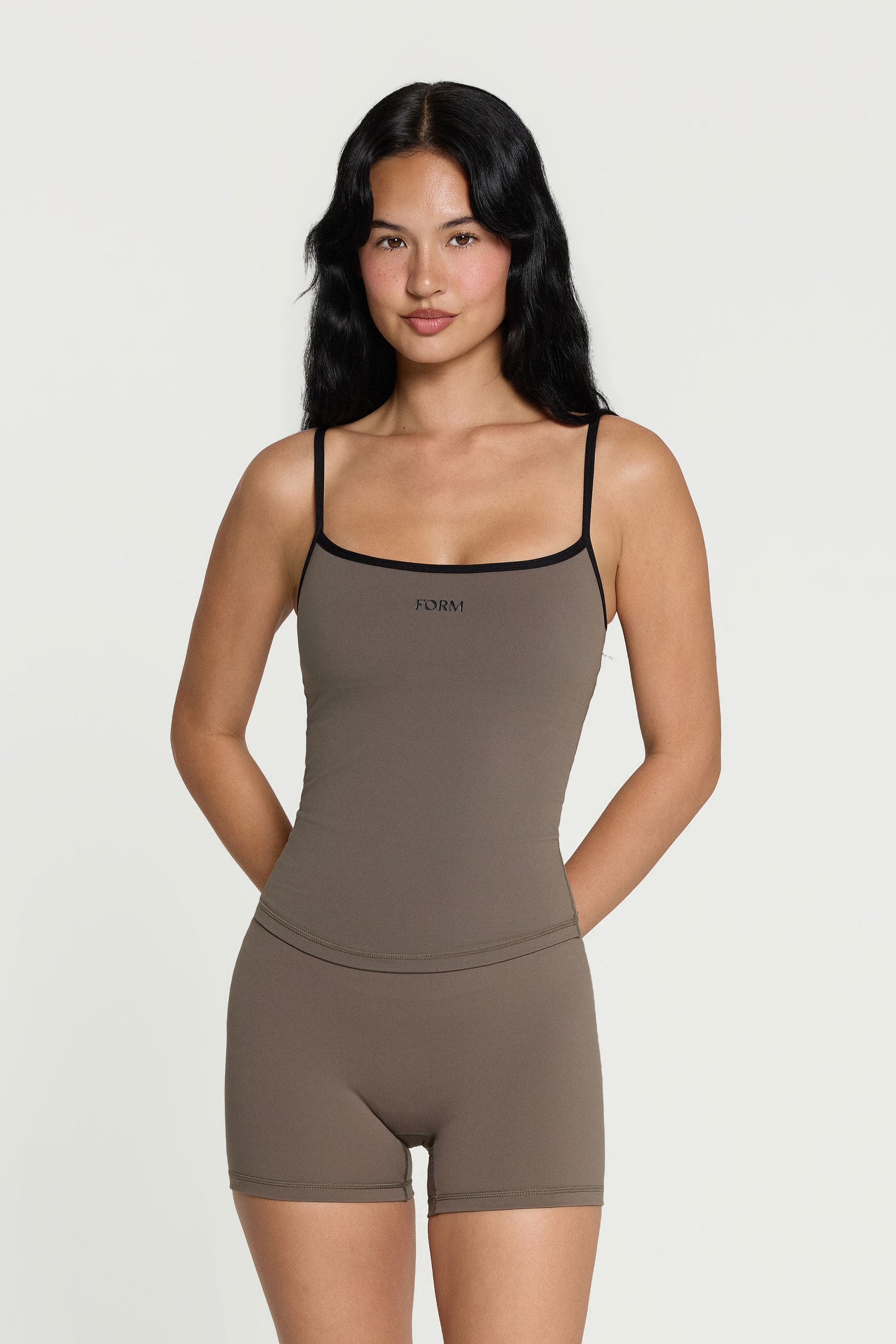 FORM Cami Walnut/Black