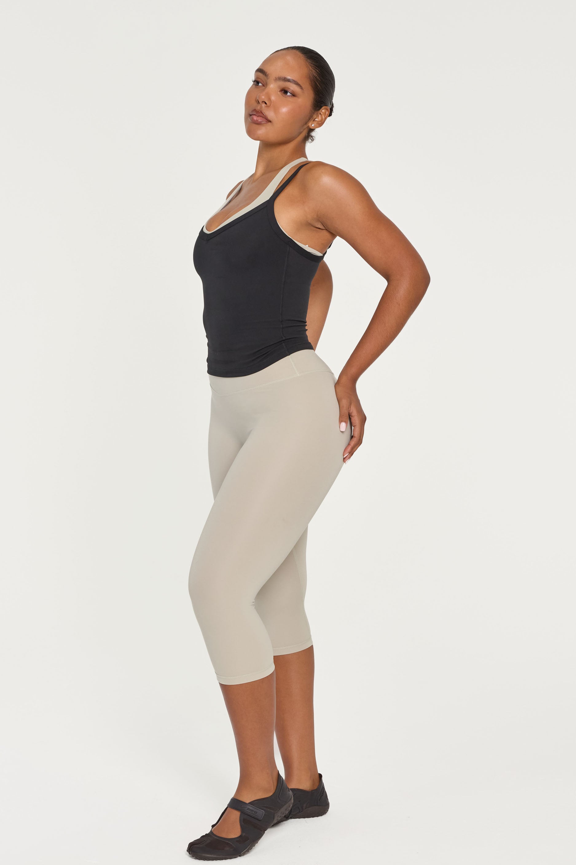 V Layered Tank Black/Cottage