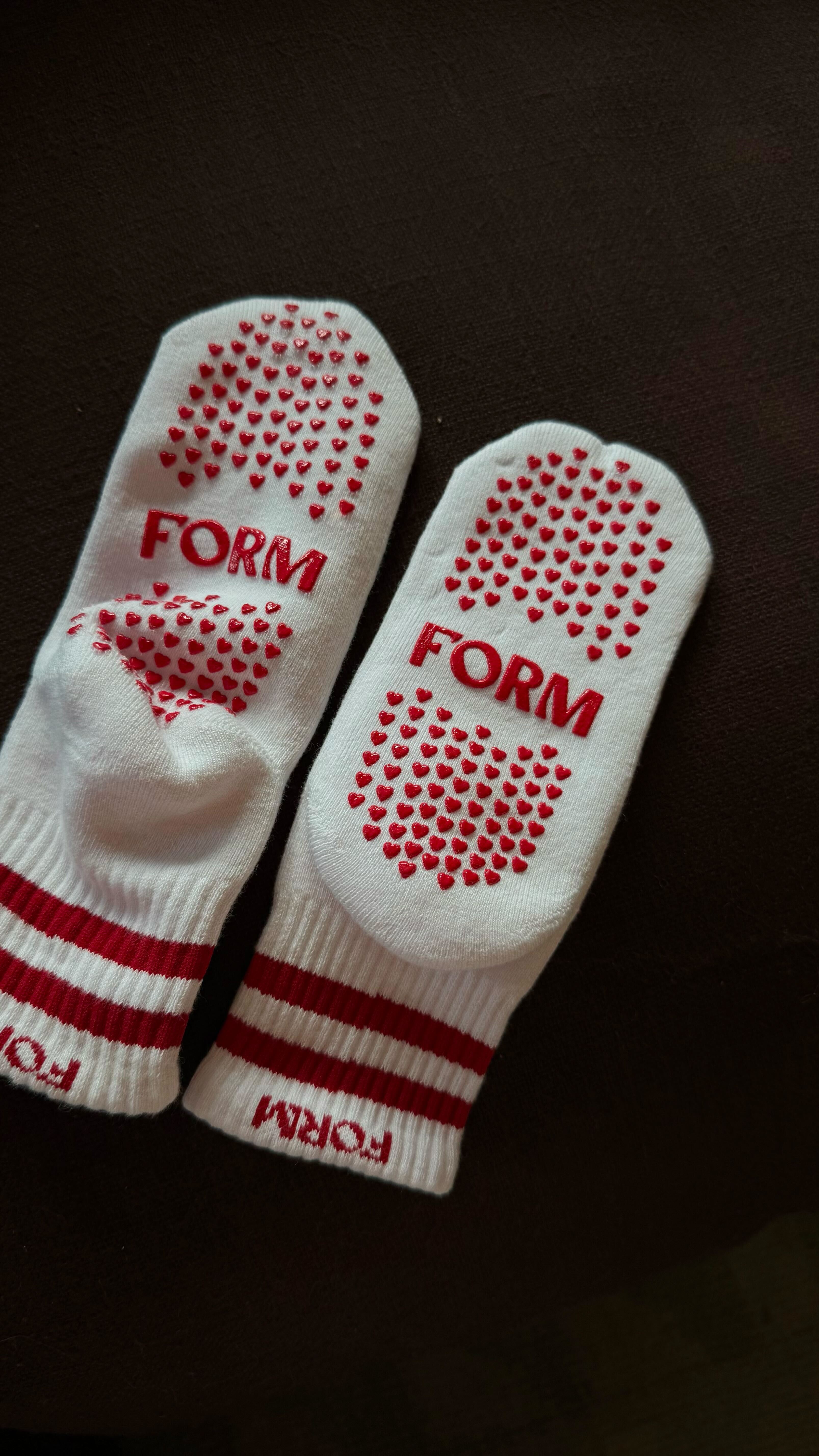 FORM Grip Socks   White/Cherry
