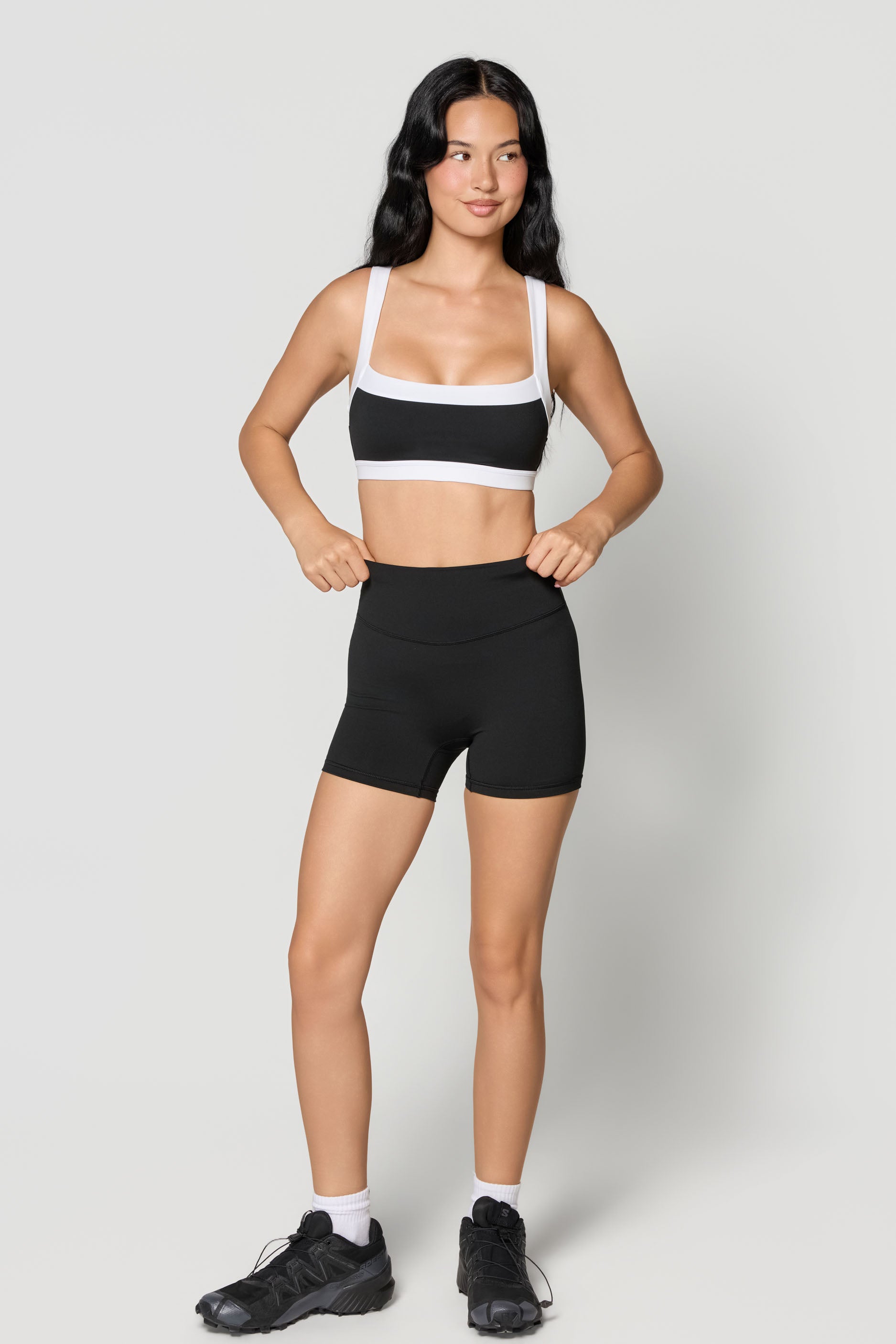Straight Neck Bra    Black/White
