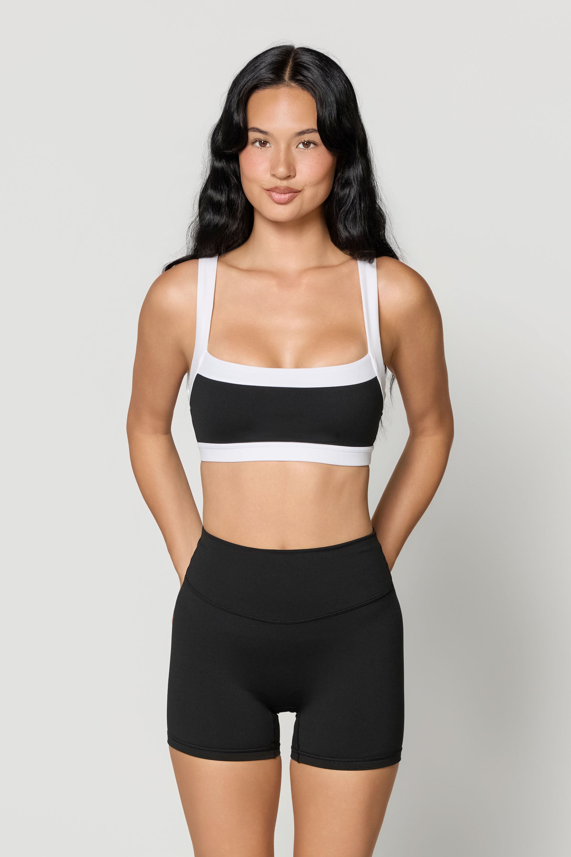Straight Neck Bra    Black/White
